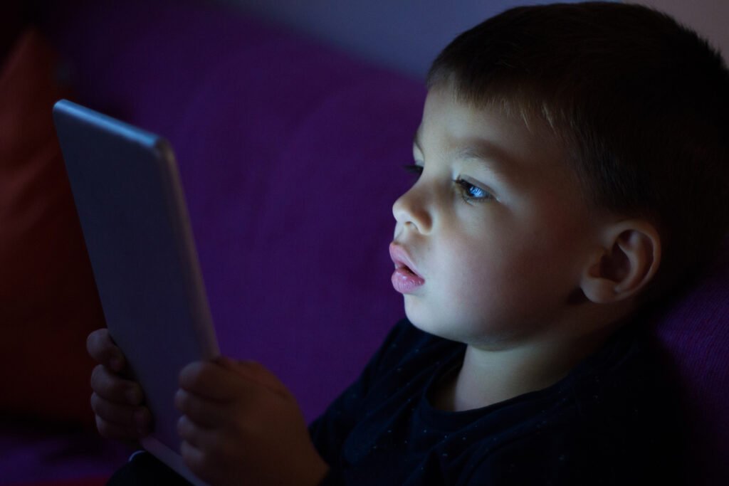 How to Manage Screen Time for Kids: Practical Tips for Today’s Parents
Why is screen time a concern for parents?

